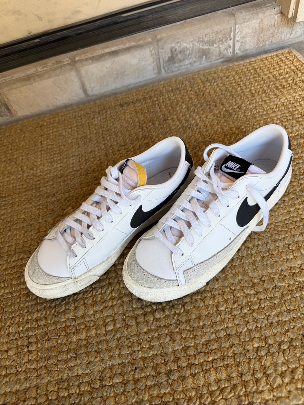Nike Blazer Low ‘77 Women’s White Black Sneakers Size 9.5